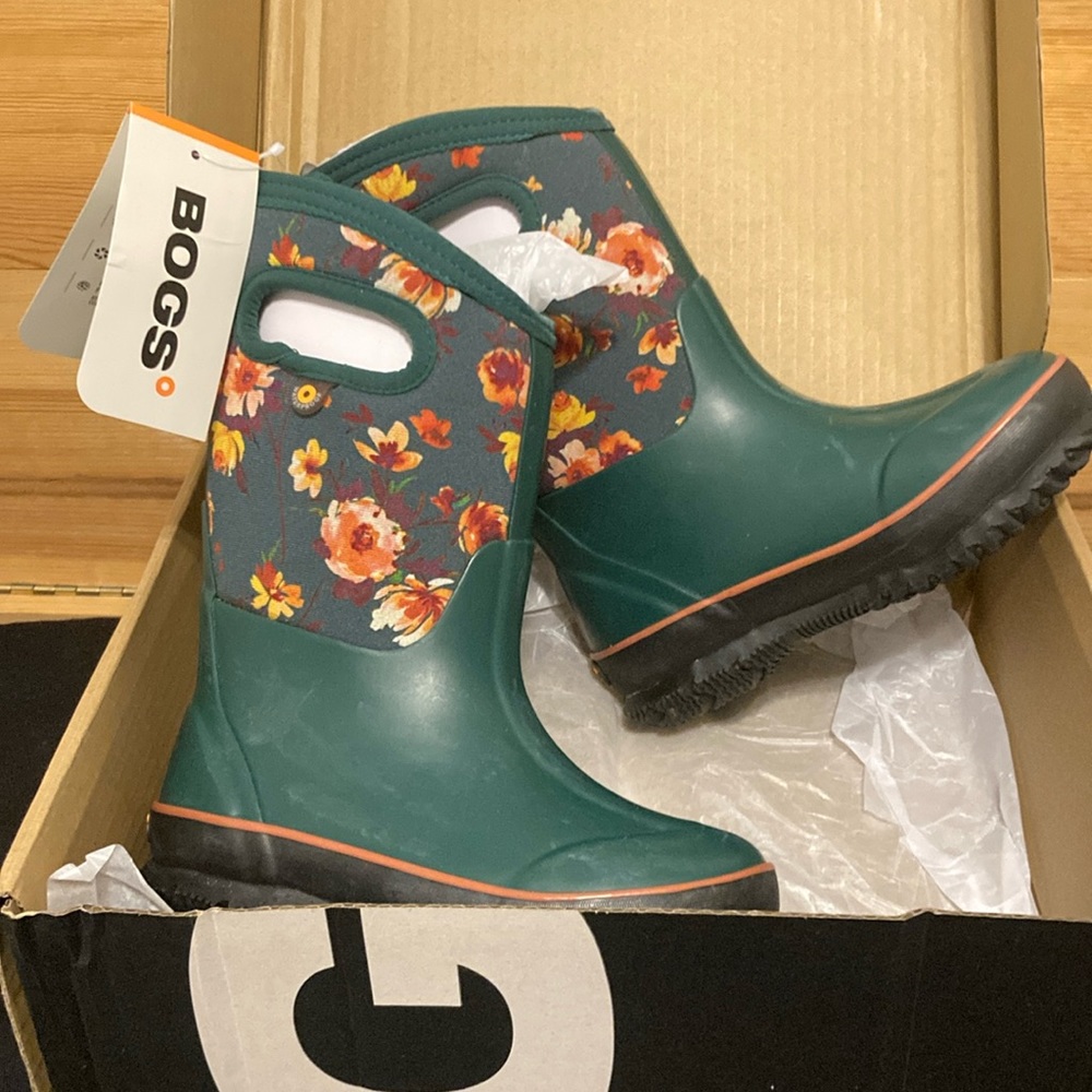 NWT New Girls/Kids Bogs Snow Winter Boots / Emerald Floral Size 12